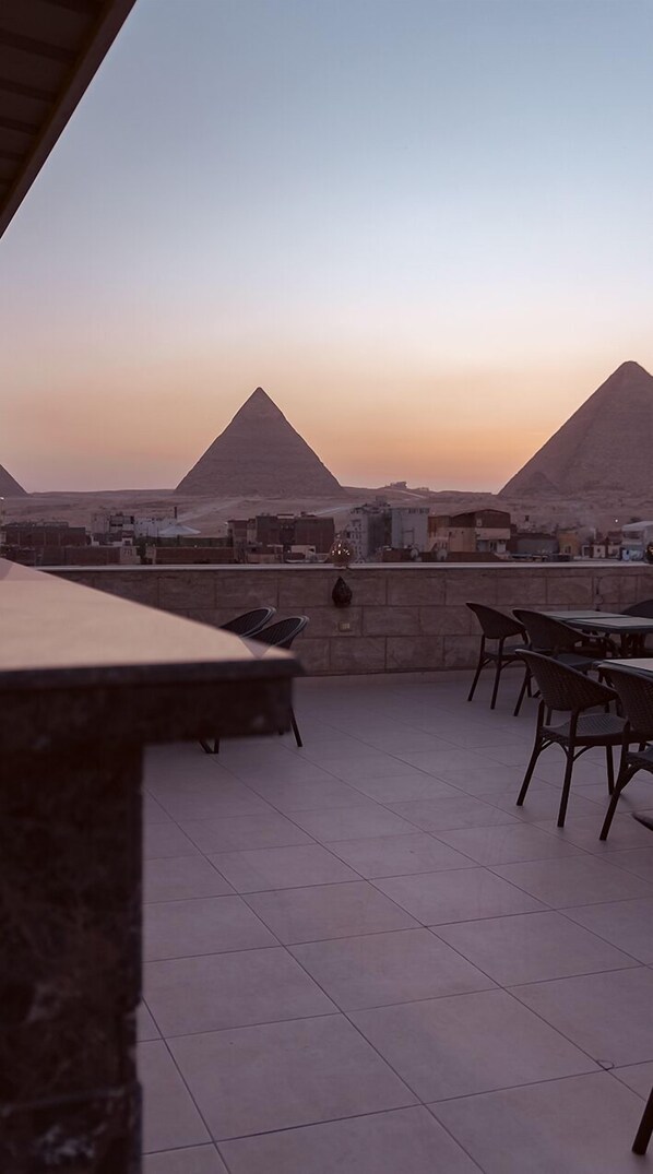 تناول الطعام بالخارج