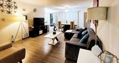 Chic 2-bedroom Residences with WiFi, AC in lovely Los Angeles