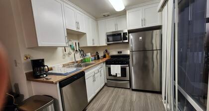 Chic 2-bedroom Residences with WiFi, AC in lovely Los Angeles