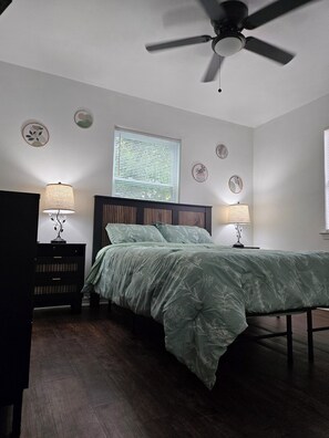 3 bedrooms, desk, iron/ironing board, free WiFi