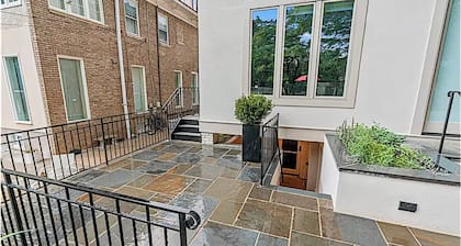 Renovated 1BR w Patio, Private Parking