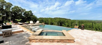 Luxurious 8-bedroom mountain resort with infinity pool, fire pit & much more