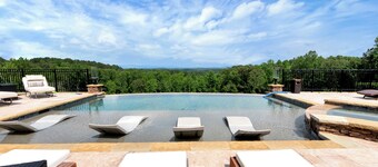 Luxurious 8-bedroom mountain resort with infinity pool, fire pit & much more