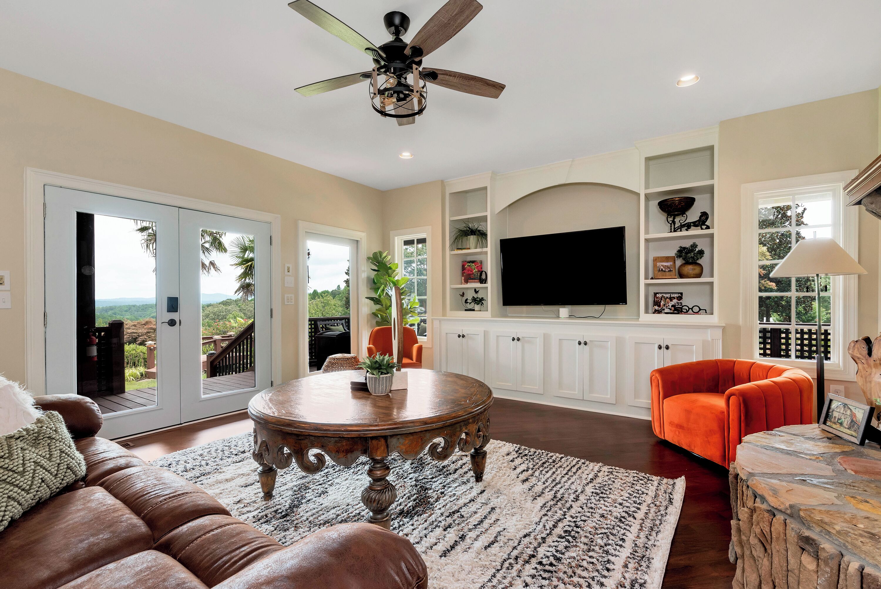 智能電視、壁爐、乒乓球設施、打印機