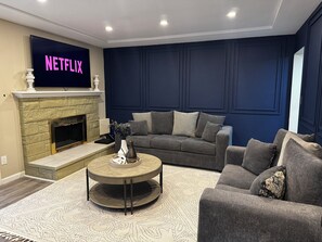 Smart TV, fireplace