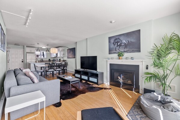TV, fireplace - Vail View Condo - Close to Village & Dog Friendly (Vail)
