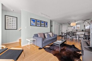TV, fireplace - Vail View Condo - Close to Village & Dog Friendly (Vail)