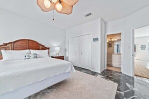 2 bedrooms, iron/ironing board, free WiFi, bed sheets - WATERFRONT CONDO, EASY WALK TO SANROC CAY MARINA, CHARTER FISHING (Orange Beach)