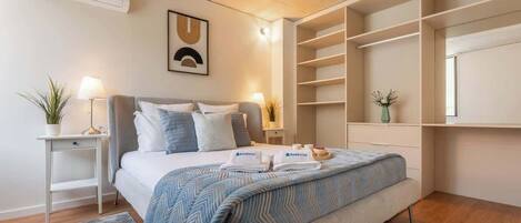 5 chambres, fer et planche à repasser, lit de bébé portatif