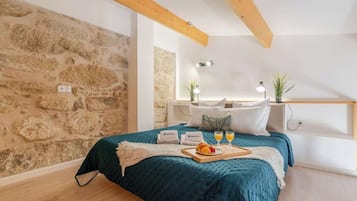 4 slaapkamers, een strijkplank/strijkijzer, reisbedje, gratis wifi