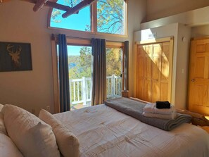 5 bedrooms, iron/ironing board, WiFi, bed sheets