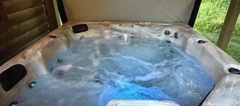 Cozy Cabin With Hot Tub Country Setting