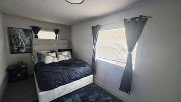 3 slaapkamers, een strijkplank/strijkijzer, wifi, beddengoed