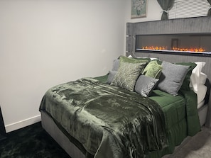 3 habitaciones, tabla de planchar con plancha, wifi y ropa de cama 