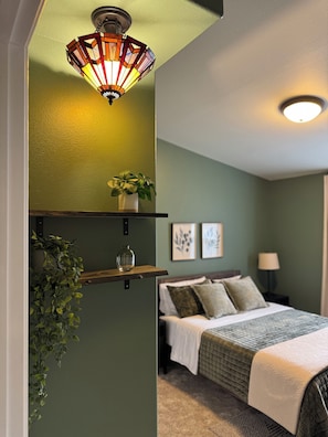 4 bedrooms, desk, iron/ironing board, travel cot