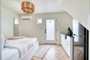 熨斗/熨衣板、旅行婴儿床、WiFi、床单