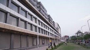 A modern building with multiple floors, large windows, and a flat roof. - Hotel Samdariya Gold - Rewa (Huzur)