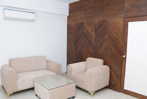 Room service – dining - Hotel Samdariya Gold - Rewa (Huzur)