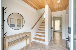 Interior - Alberta Arts Escape - Modern 3BR Townhome (Portland)