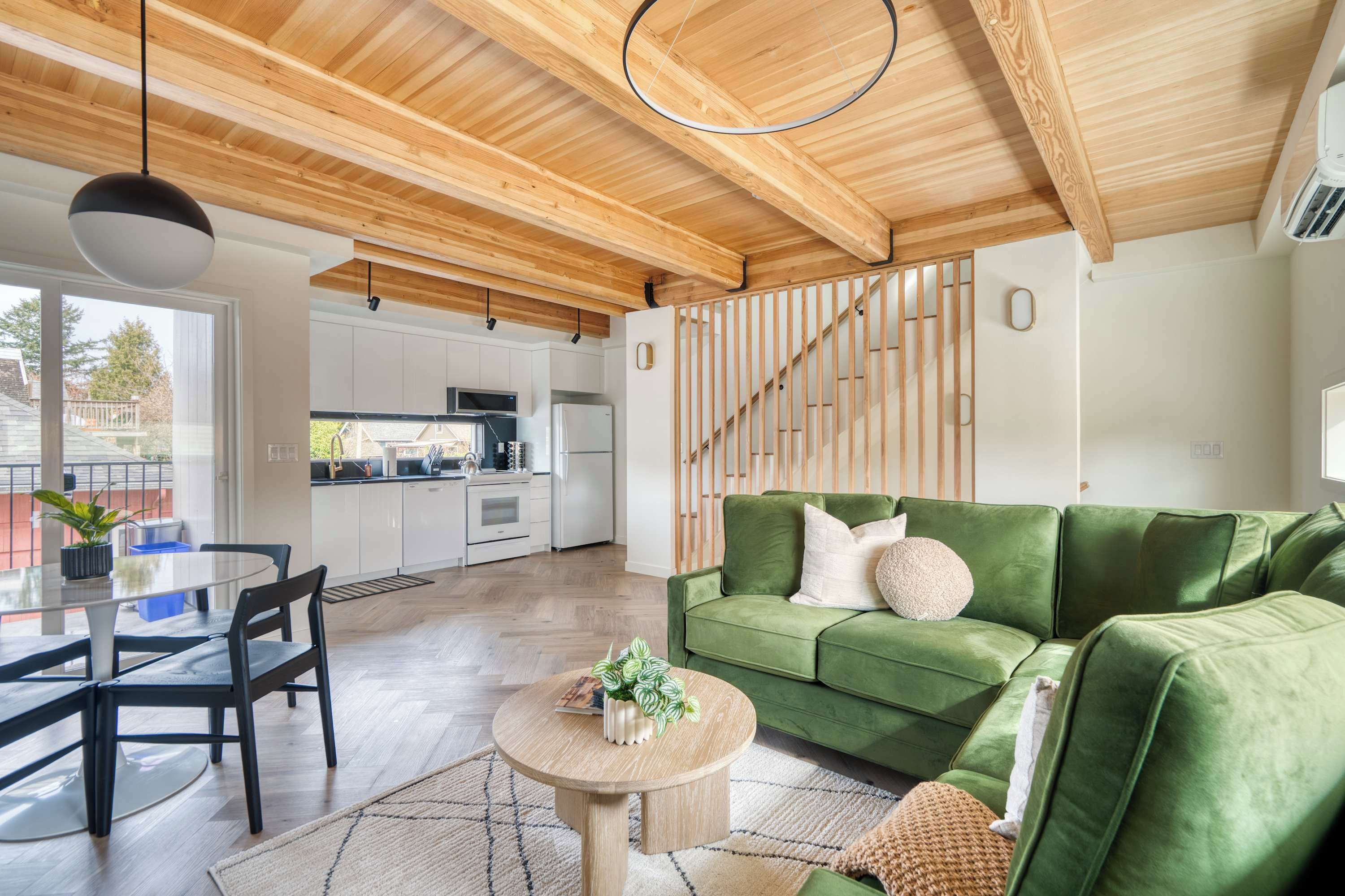 Televisión y oficina 