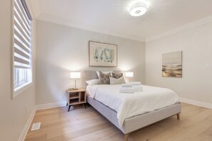 4 bedrooms, desk, iron/ironing board, free WiFi