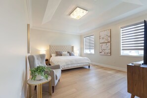 4 bedrooms, desk, iron/ironing board, free WiFi