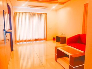 Family Room, City View | Living area
