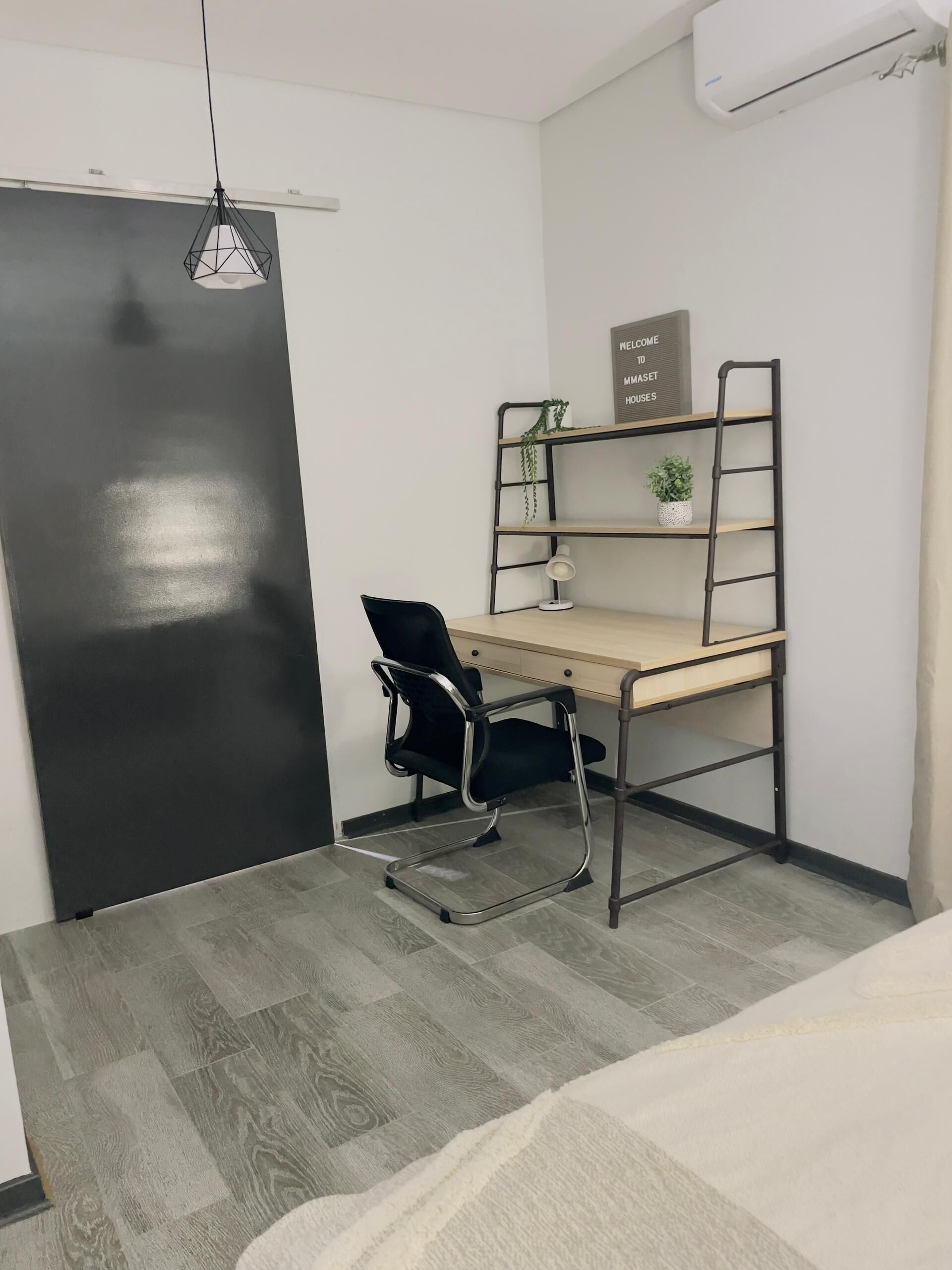 5 habitaciones, caja de seguridad en la habitación y escritorio 