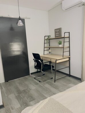 5 bedrooms, in-room safe, desk, iron/ironing board