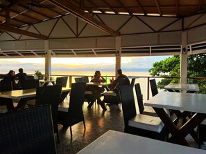 Outdoor dining - Beautiful, spacious, resort on the beach front. (Moalboal)