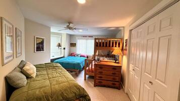 Iron/ironing board, free WiFi, bed sheets