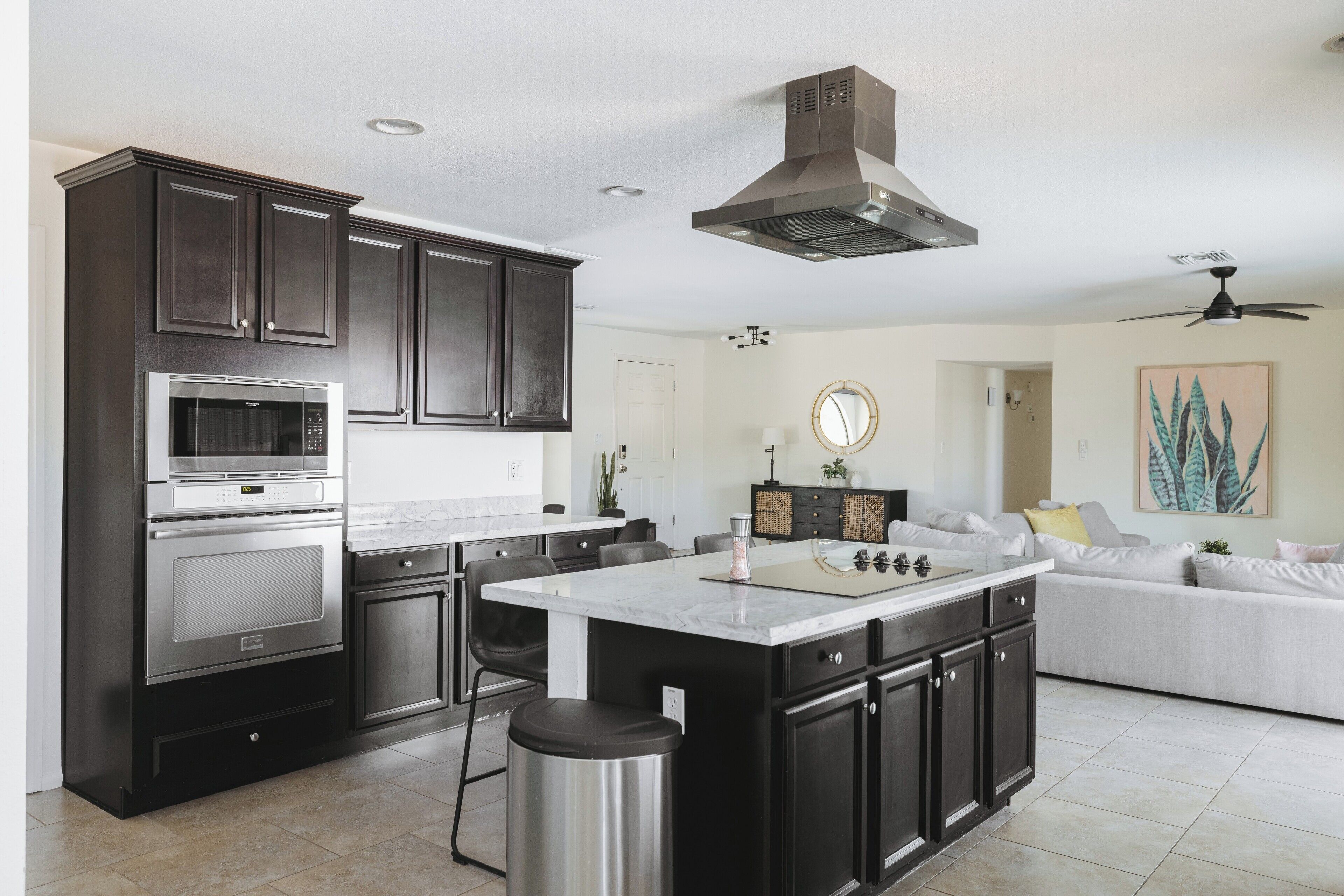 Refrigerador, microondas, horno, placa de cocina