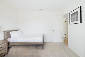 4 bedrooms, free WiFi, bed sheets