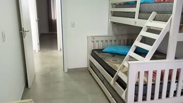 2 bedrooms, free WiFi, bed sheets, wheelchair access