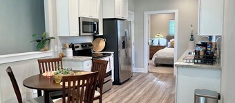 2/2 BR - @Kyle Field 7 minute walk w/Parking
