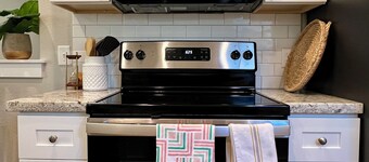 2/2 BR - @Kyle Field 7 minute walk w/Parking