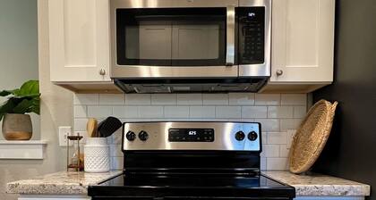 2/2 BR - @Kyle Field 7 minute walk w/Parking