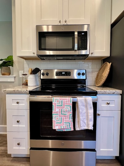 2/2 BR - @Kyle Field 7 minute walk w/Parking
