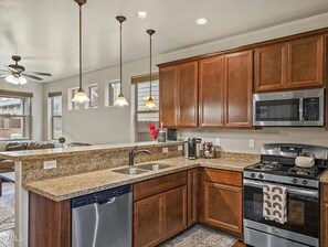 Private kitchen - Delightful 2-bedroom house with AC in Flagstaff- Long Term Rental Only! (Flagstaff)