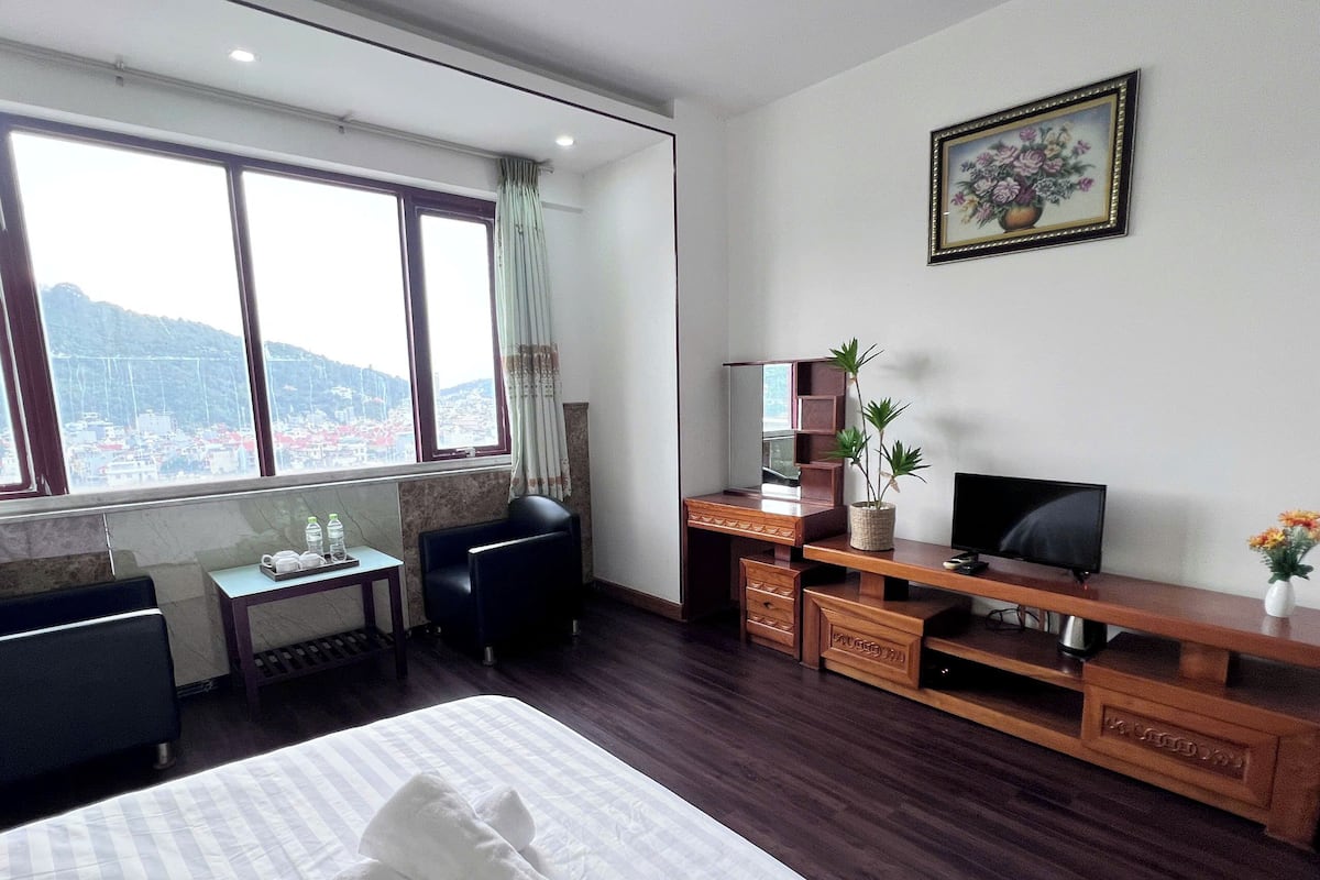 ห้องเบสิกดับเบิล, ระเบียง, วิวภูเขา | เครื่องนอนระดับพรีเมียม, โต๊ะทำงาน, พื้นที่ทำงานแบบใช้แล็ปท็อป