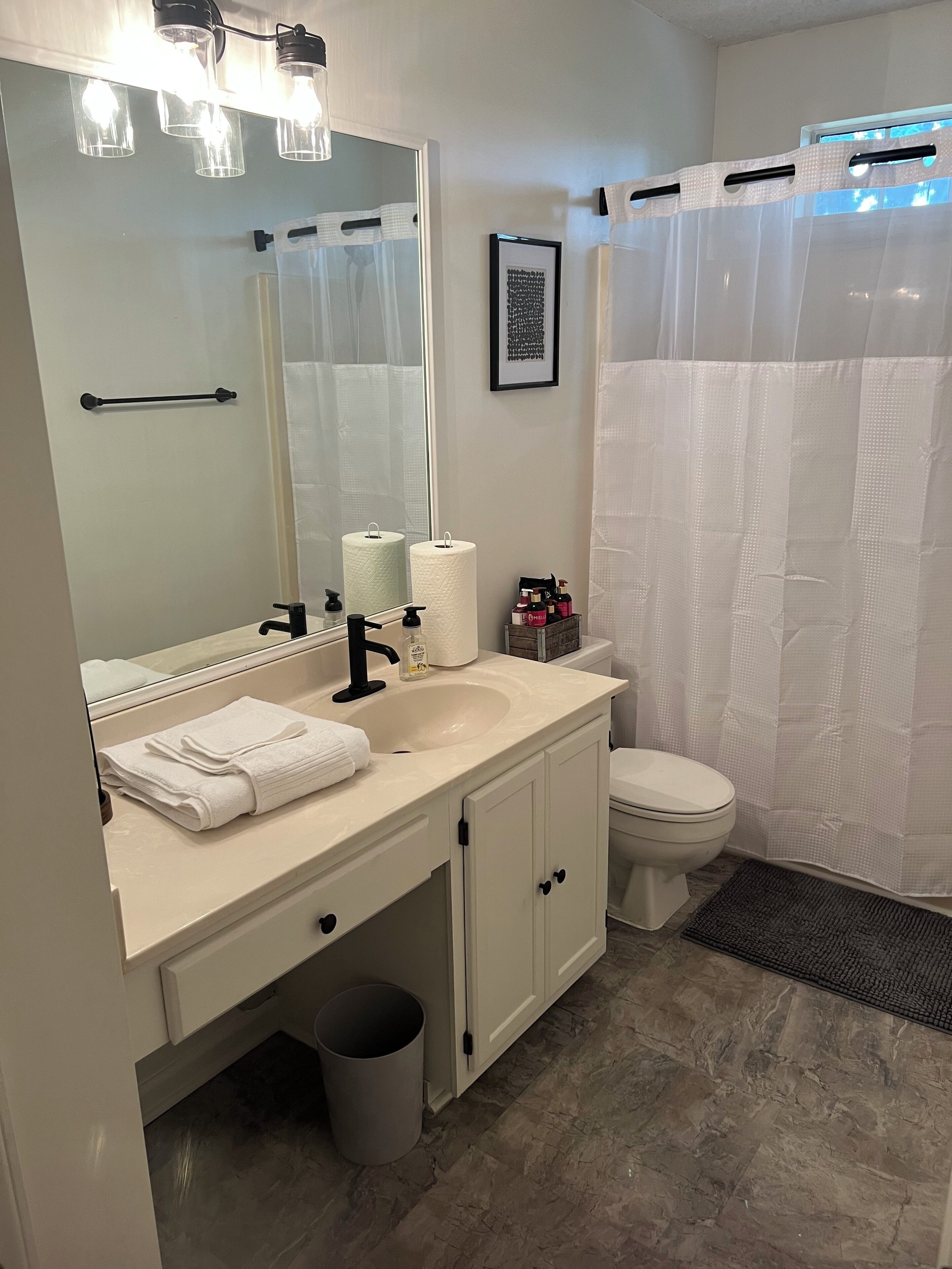 タオル、石鹸、トイレットペーパー