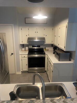 Micro-ondas, fogão, cooktop, lava-louças