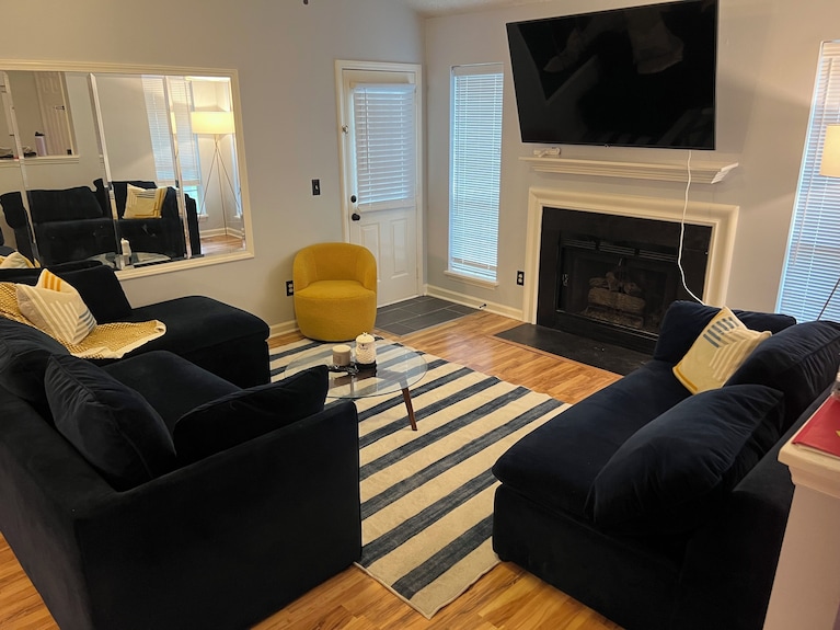 2bd Cozy, Close-2-ething Cottage: Central To Coliseum, Downtown, Shops & Dining - High Point, NC
