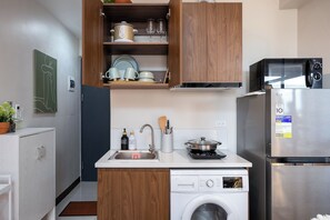 Refrigerador, microondas, placa de cocina, tetera/pava eléctrica