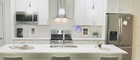 Micro-ondas, fogão, cooktop, lava-louças