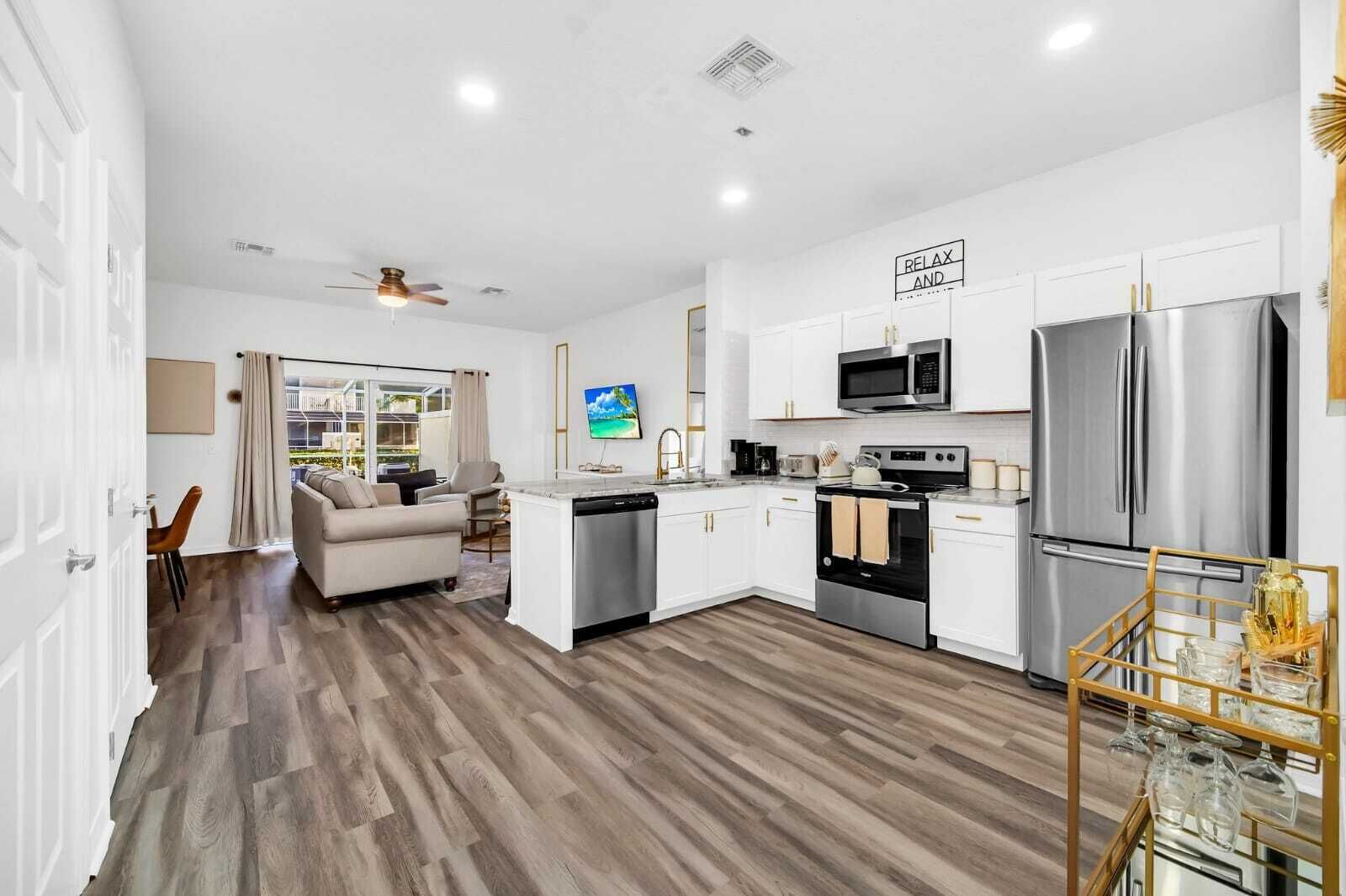 Micro-ondes, four, plaque de cuisson, lave-vaisselle