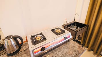 雪櫃、微波爐、爐具、廚房用具/餐具/器皿