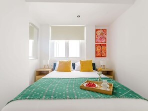 4 bedrooms, iron/ironing board, internet, bed sheets