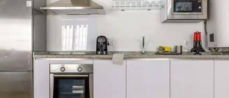 Fridge, microwave, oven, coffee/tea maker