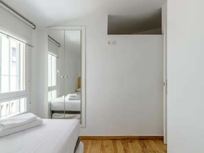 3 bedrooms, iron/ironing board, Internet, bed sheets